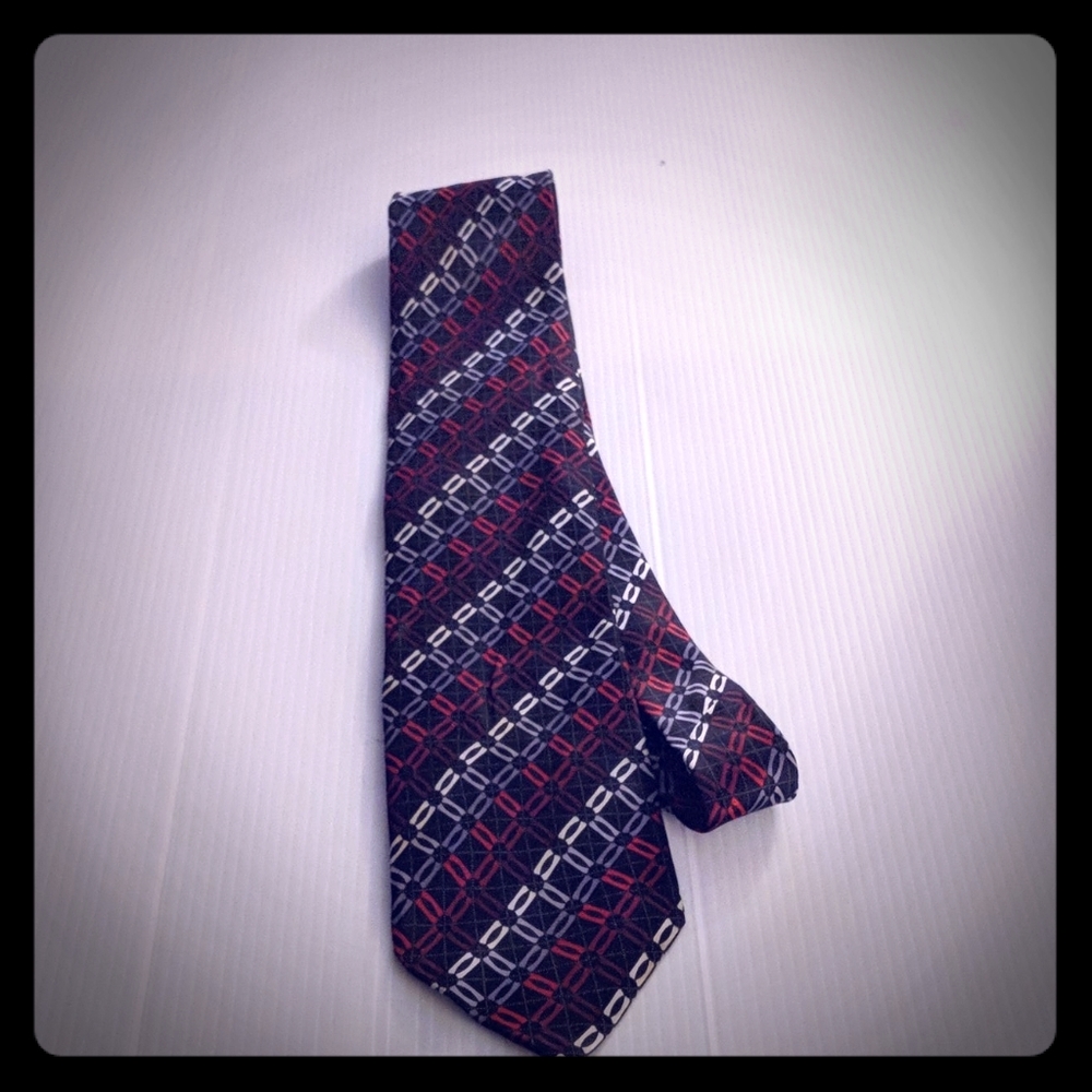 Croft & Barrow silk tie, blk, red, silver & white
